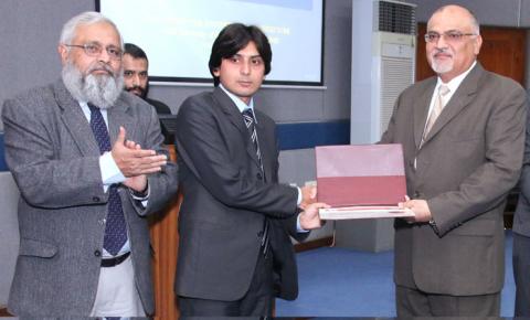 MD and CEO PPL Syed Wamiq Bokhari (first right) presents a certificate to an internee in the presence of Dean Department of Civil Engineering and Architecture NED Professor Suresh Hashmat Lodhi at the concluding ceremony of the first session for Extended Intership Programme organized by PPL and NED under the academia-industry partnership