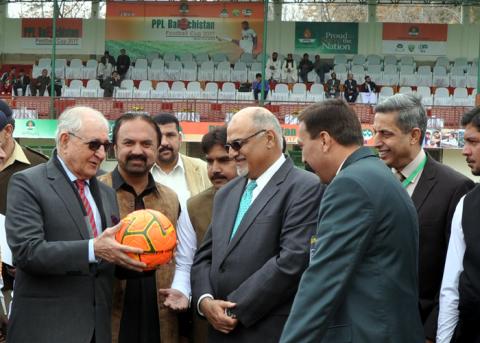 Governor Balochistan Muhammad Khan Achakzai as Chief Guest (first left) with MD and CEO PPL Syed Wamiq Bokhari (third right) declares open the final round of PPL Balochistan Football Cup 2017 on March 20