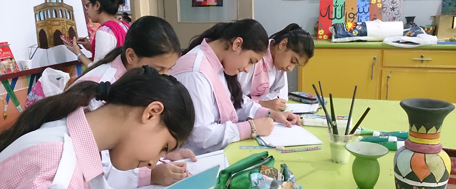 Students at Art Room of Aligarh Public School, Girls Section managed by Tehzibul Akhlaq Trust 
