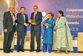 General Manager Shared Services PPL Syed Mahmood ul Hassan (second left) receives Corporate Philanthropy Award from Chairman, SECP Akif Saeed on March 7 at a distinguished ceremony organized by PCP in Karachi