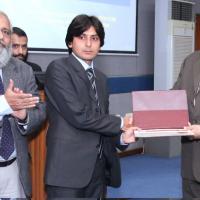 MD and CEO PPL Syed Wamiq Bokhari (first right) presents a certificate to an internee in the presence of Dean Department of Civil Engineering and Architecture NED Professor Suresh Hashmat Lodhi at the concluding ceremony of the first session for Extended Intership Programme organized by PPL and NED under the academia-industry partnership