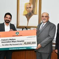 MD and CEO PPL Syed Wamiq Bokhari (second right) presenting the donation cheque to Head of Resource Mobilization Mayo Hospital Moienuddin Chishty