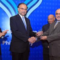 MD and CEO PPL Syed Wamiq Bokhari (second right) receives the Corporate Philanthropy Award from Federal Minister for Planning Development and Reforms Professor Ahsan Iqbal. Pakistan Centre for Philanthropys Chairman Board of Directors Zaffar A. Khan former Chairman Dr. Shamsh Kassim Lakha and Executive Director Shazia Maqsood Amjad (first third and fifth left) are also present. PPL was declared the largest corporate giver by volume of donations for 2013 and 2014 at the Corporate Philanthropy Awards hosted b
